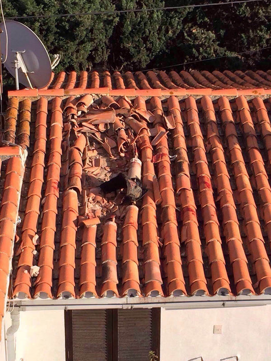 Kitesurfer Flies Over A 5 Story Building And Lands On a Roof.